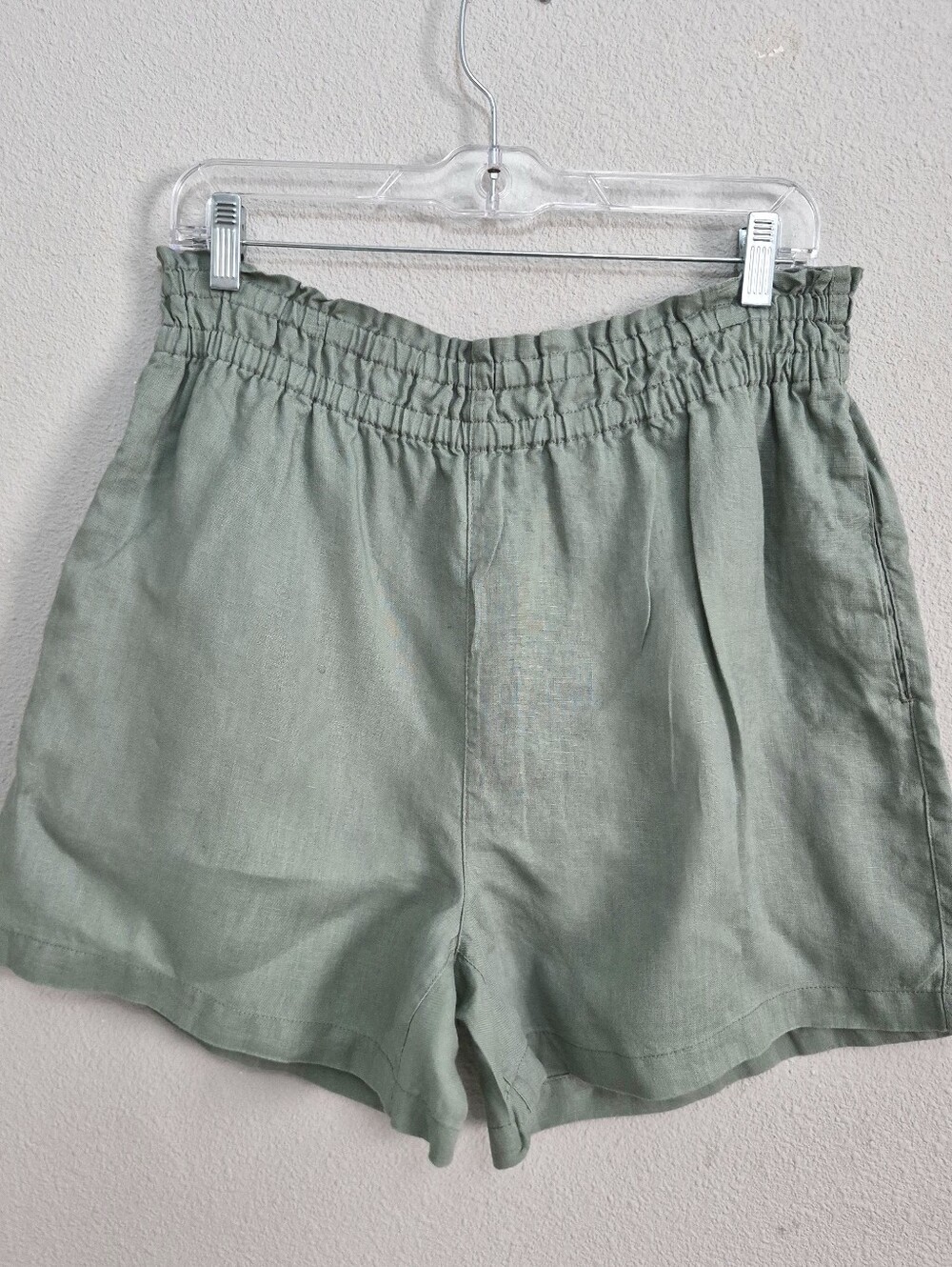 C&C California 100% Linen Smocked Waist Shorts Sage Green Large Like New Coastal